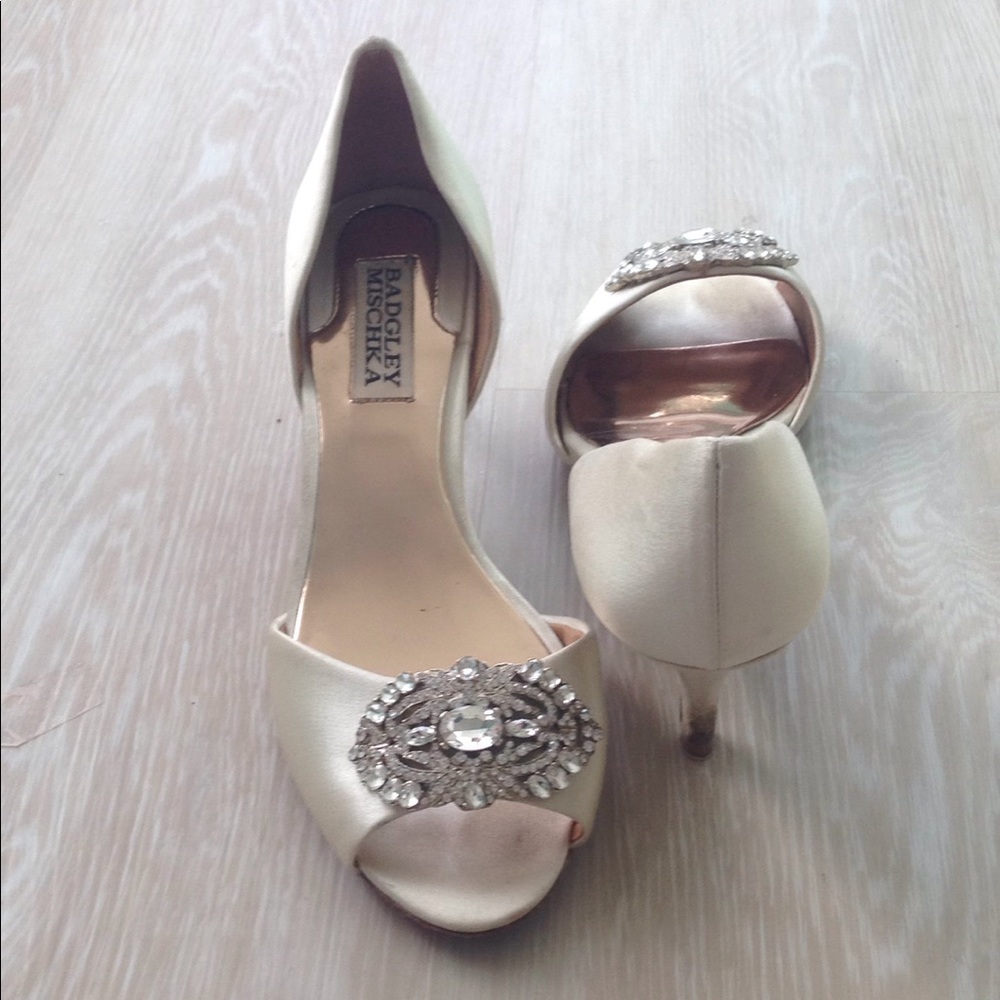 Badgley Mischka kitten heels